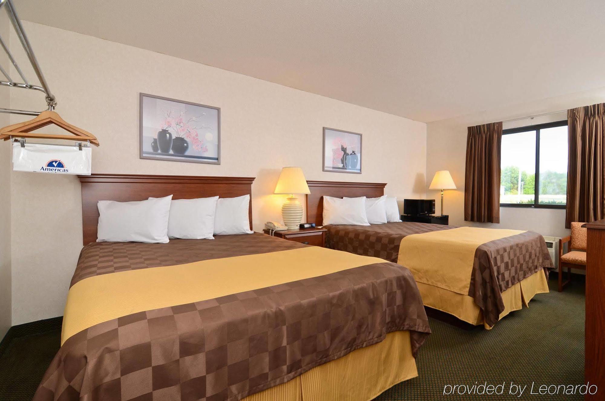 فندق Ramada By Wyndham إفينغم الغرفة الصورة