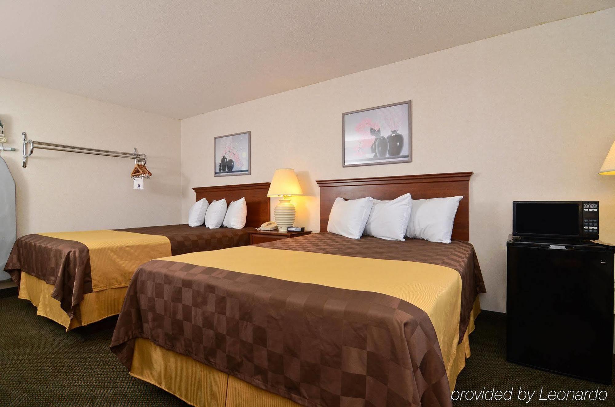 فندق Ramada By Wyndham إفينغم الغرفة الصورة