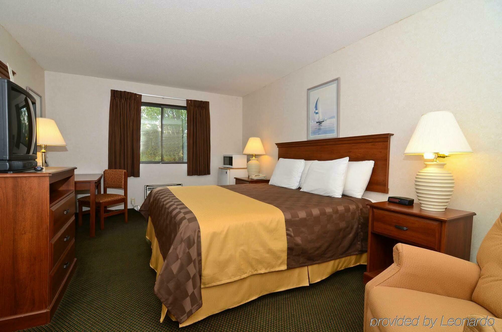 فندق Ramada By Wyndham إفينغم الغرفة الصورة
