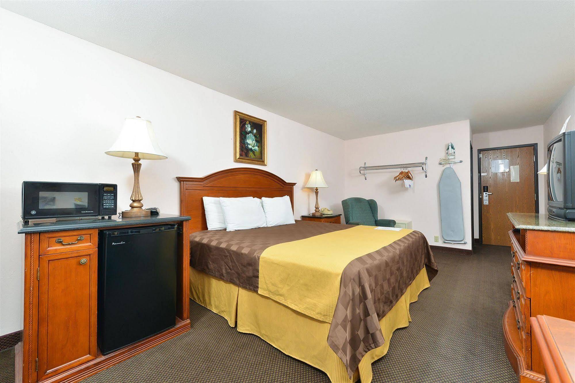 فندق Ramada By Wyndham إفينغم المظهر الخارجي الصورة